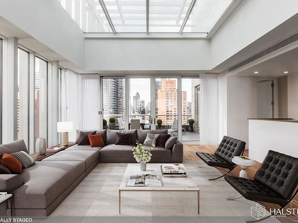1st image of 301 E 61st St