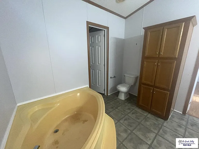 15953 Date Dr — Photo 3