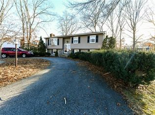 126 Acorn Ln, West Warwick, RI 02893