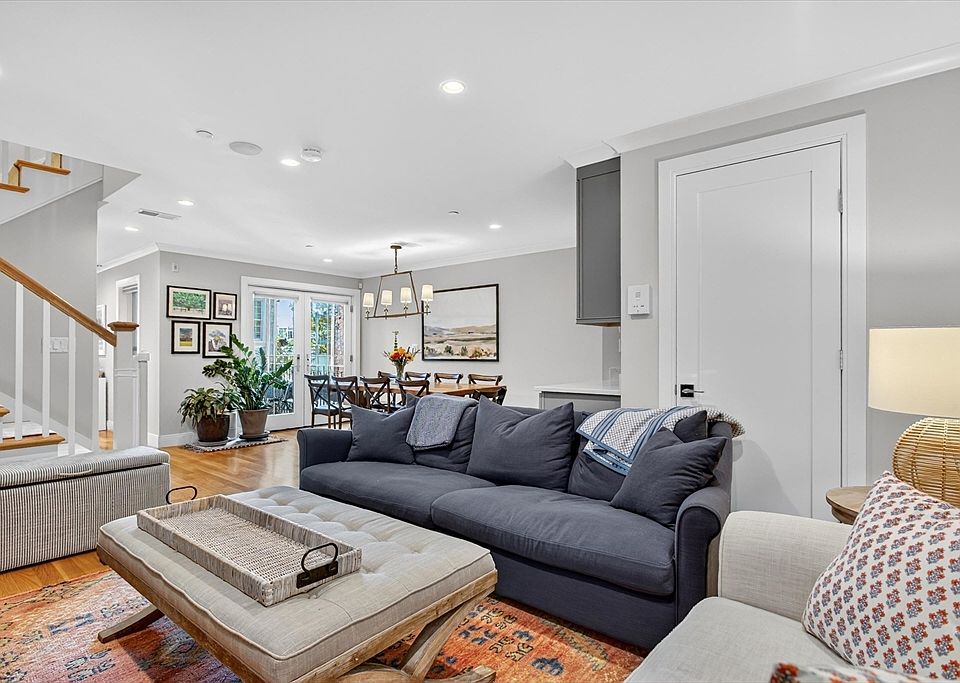 1st image of 364 Bunker Hill St APT 1