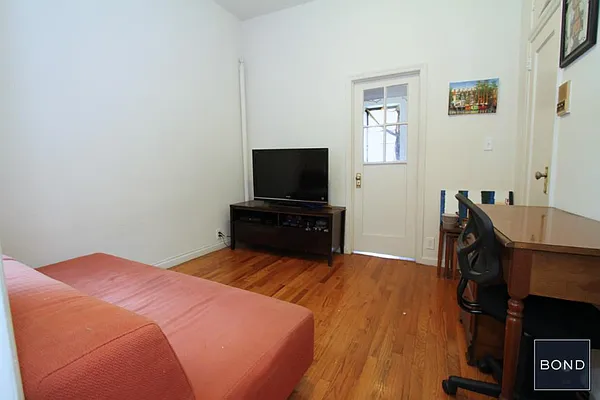 Rented by Bond New York | media 25