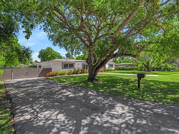 5th image of 8261 SW 142nd St