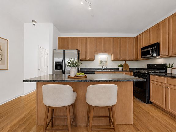 3rd image of 9222 Ewing Ave Unit 102