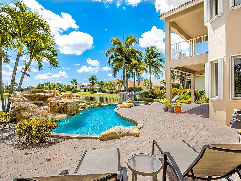4600 Mariners Cove Dr — Photo 28