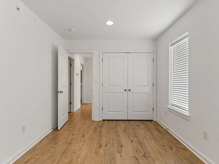 Now offering One & Half Month Free Rent *Advertised Rate is Reflective of Special Offer!* — Photo 61