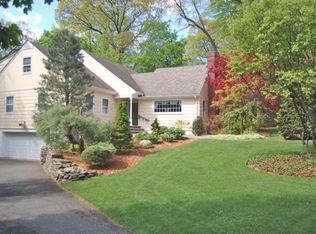 295 Grandview Cres, Ridgewood, NJ 07450