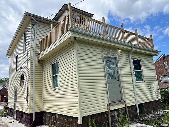 4th image of 14238 Hubbell St