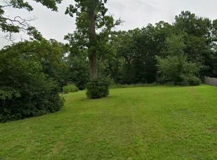 1040 Rosewood Dr, Carpentersville, IL 60110