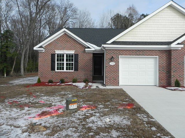 1st image of 134 Oxford Dr