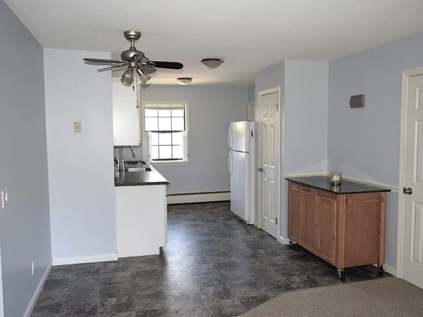 549 Russell Rd APT 1C, Westfield, MA 01085