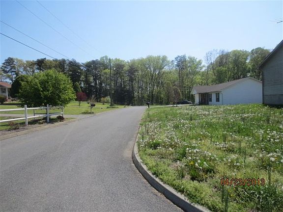 3rd image of 4570 Clifton Ln