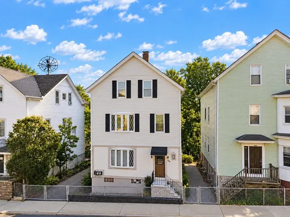 650 Third St, Fall River, MA 02721