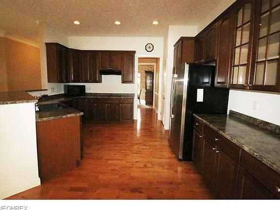 3rd image of 4953 Shining Willow Blvd
