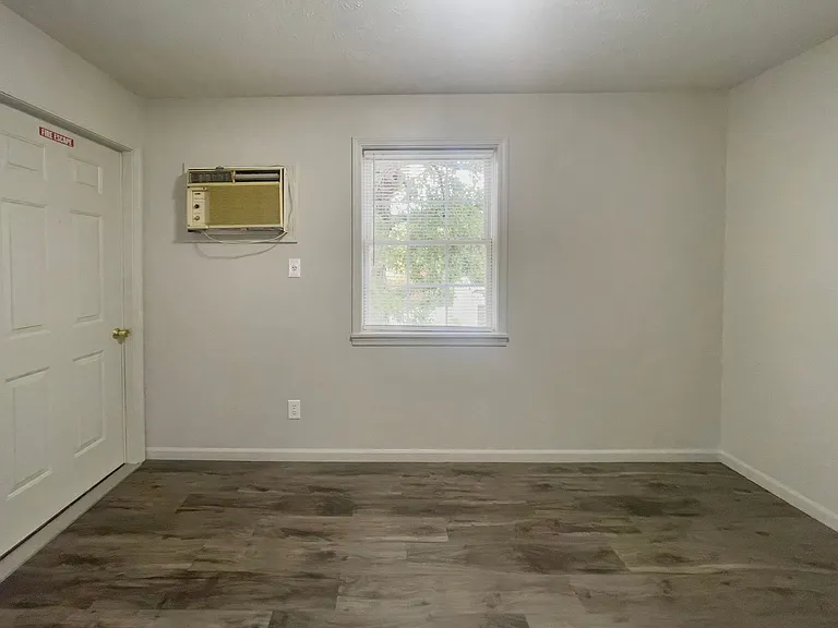 1413 W University Ave #4 — Photo 16