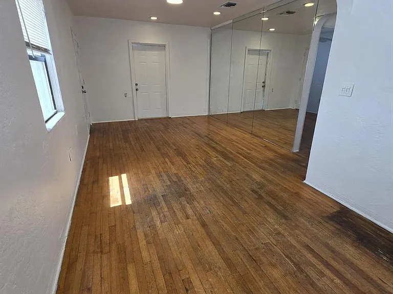1824 Roosevelt St — Photo 2
