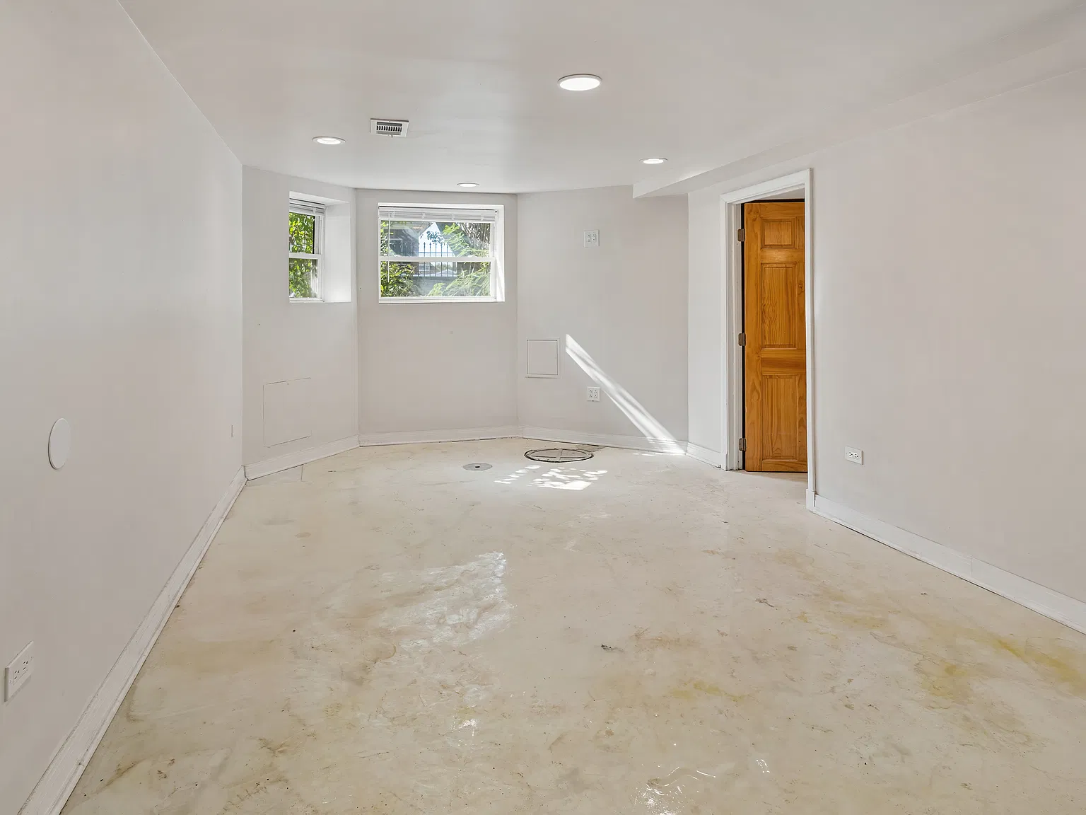3 bed, 1000 sqft, $1,795 — Photo 2