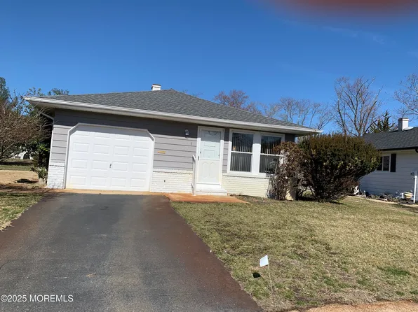 7 Bonasse Street, Toms River, NJ 08757