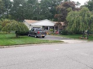 20 Dumond Pl, Coram, NY