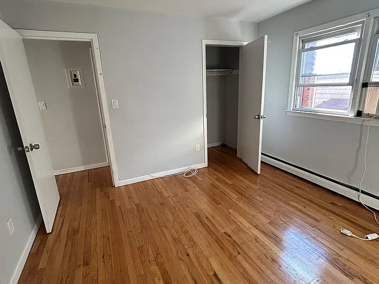 580 Jefferson Ave #J4 — Photo 4