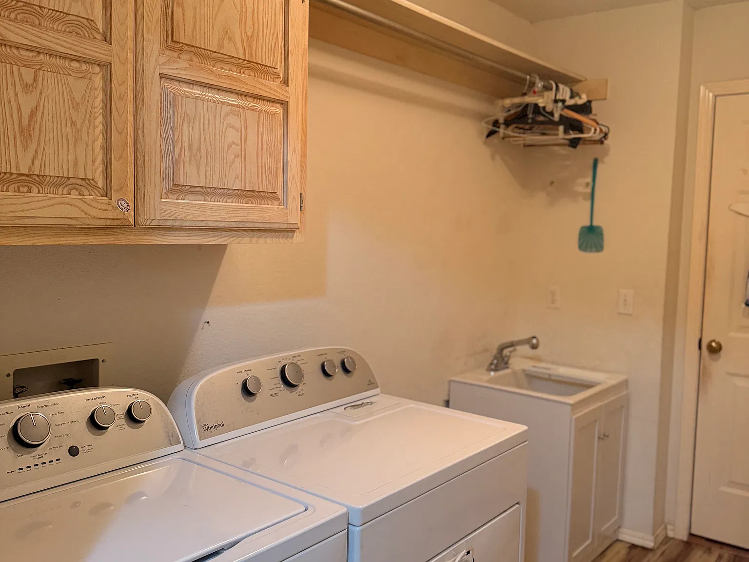 3 bed, 1976 sqft, $2,000 — Photo 3