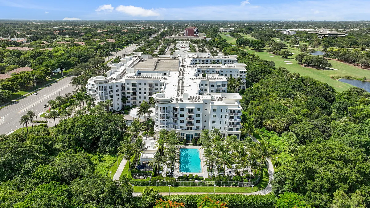 Building Photo - 10X Boca Raton
