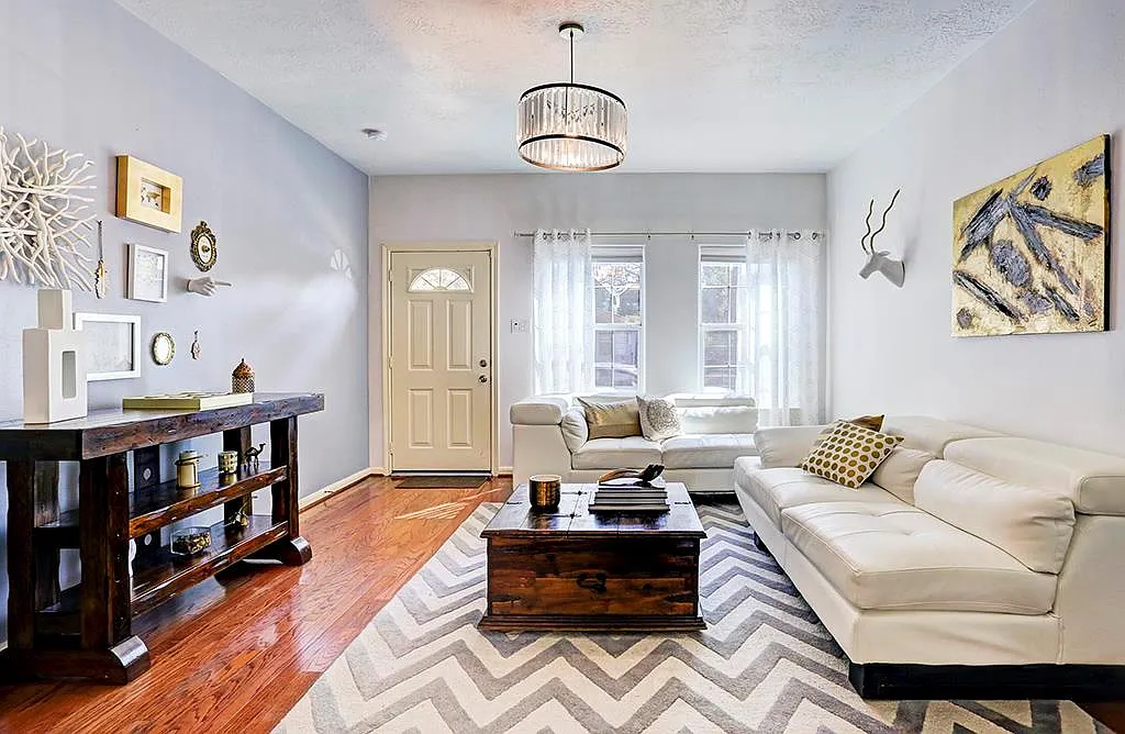2 bed, 2.0 bath, 1350 sqft, $2,200 — Photo 3