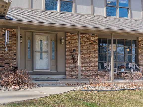 2nd image of 6925 Larkwood Dr NE