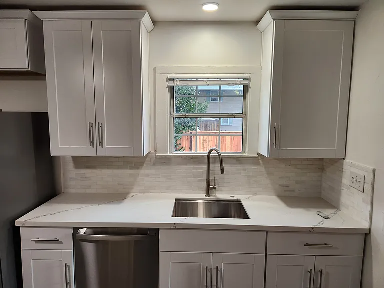 600 Grove St — Photo 4