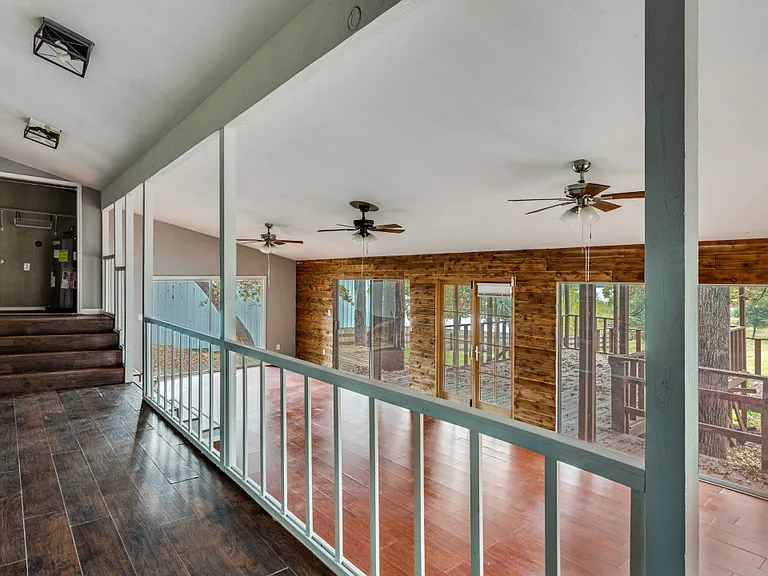 1612 Woodview Dr — Photo 10