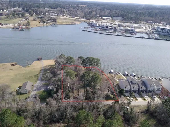 15093 Marina Dr, Montgomery, TX 77356