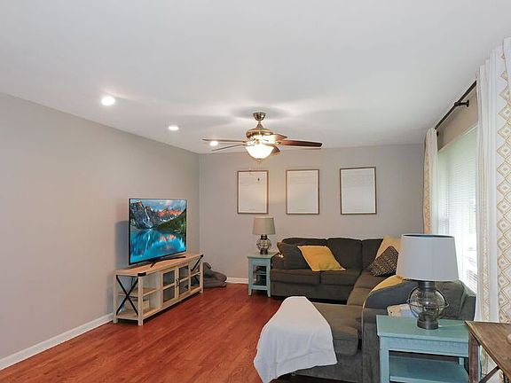 2nd image of 23126 Esperanza Dr