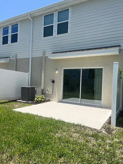3 bed, 2.5 bath, 1558 sqft, $2,100 — Photo 3