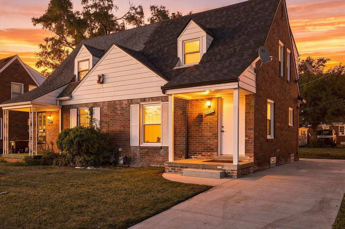 2 bed, 1.0 bath, 844 sqft, $1,350 — Photo 1