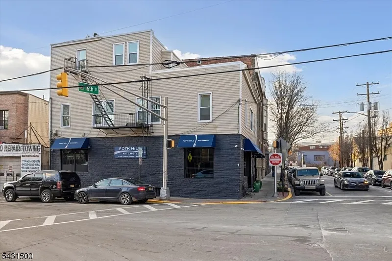 201 16th St