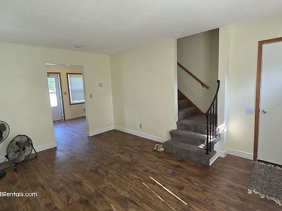 5th image of 727 Thomas Ave N APT 1
