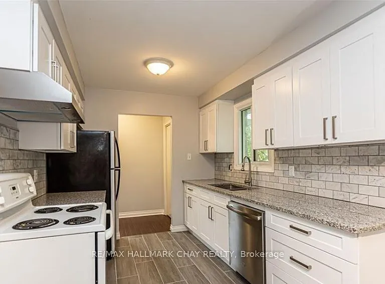 33B Grove St E #MAIN FLOOR — Photo 6