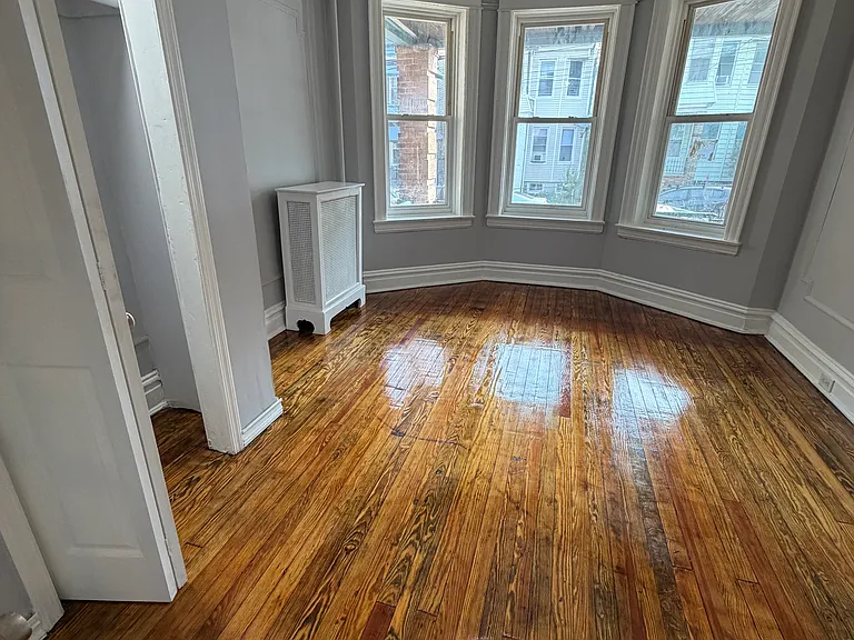 211 Grant Ave #1F — Photo 6