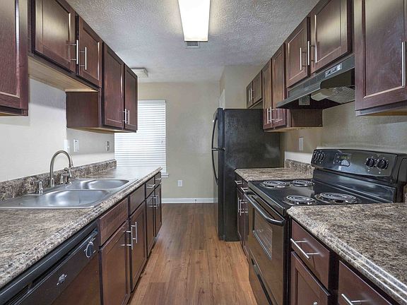 2nd image of 1105 Fountain Lake Dr #1082