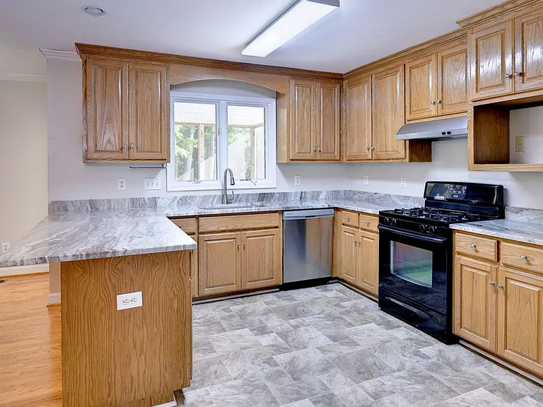 44 Dryden Dr — Photo 20