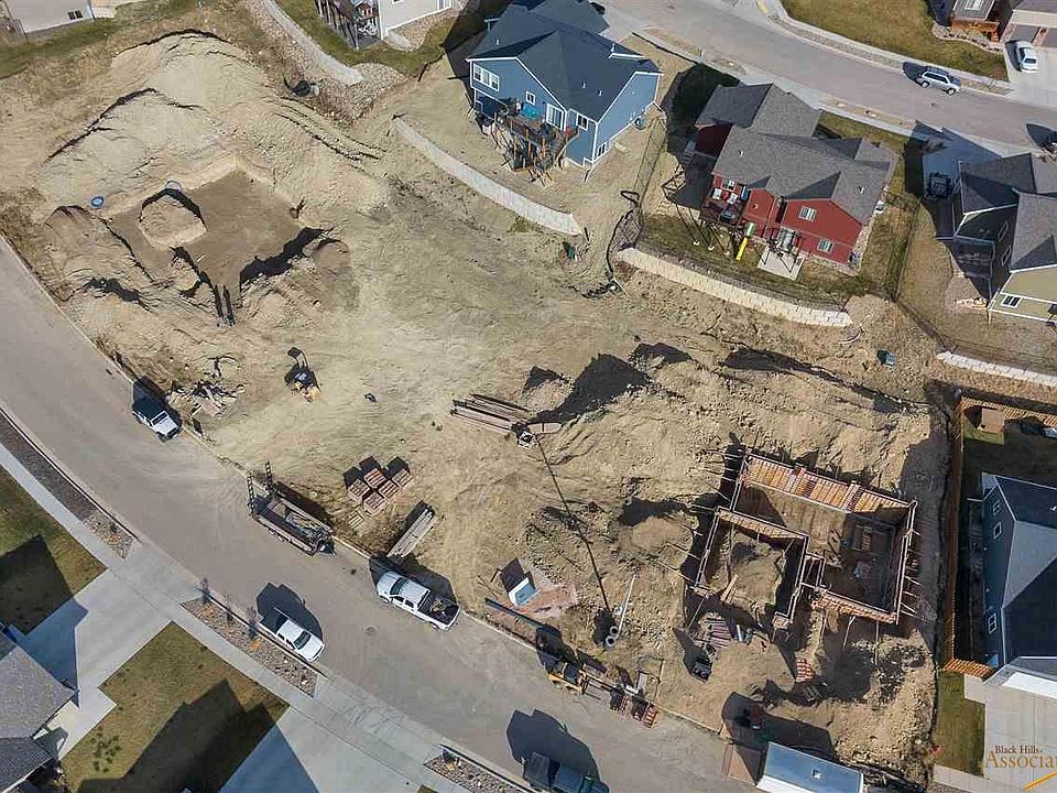 2nd image of 842 Bar Five Ranch Rd