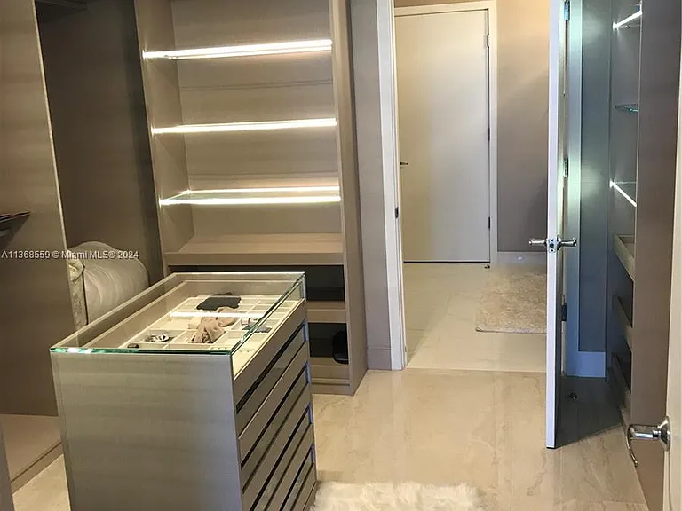 16385 Biscayne Blvd #7 — Photo 44