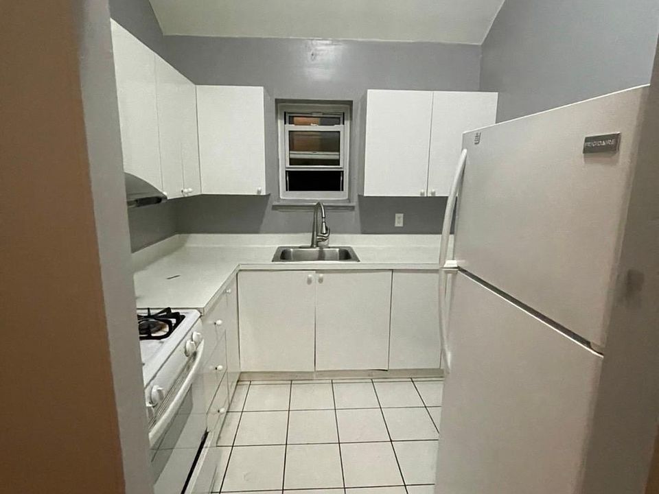 1st image of 71-12 163rd St Floor 3