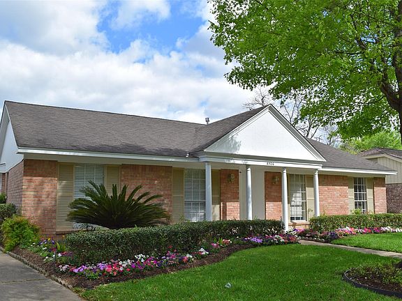 2nd image of 8506 Langdon Ln