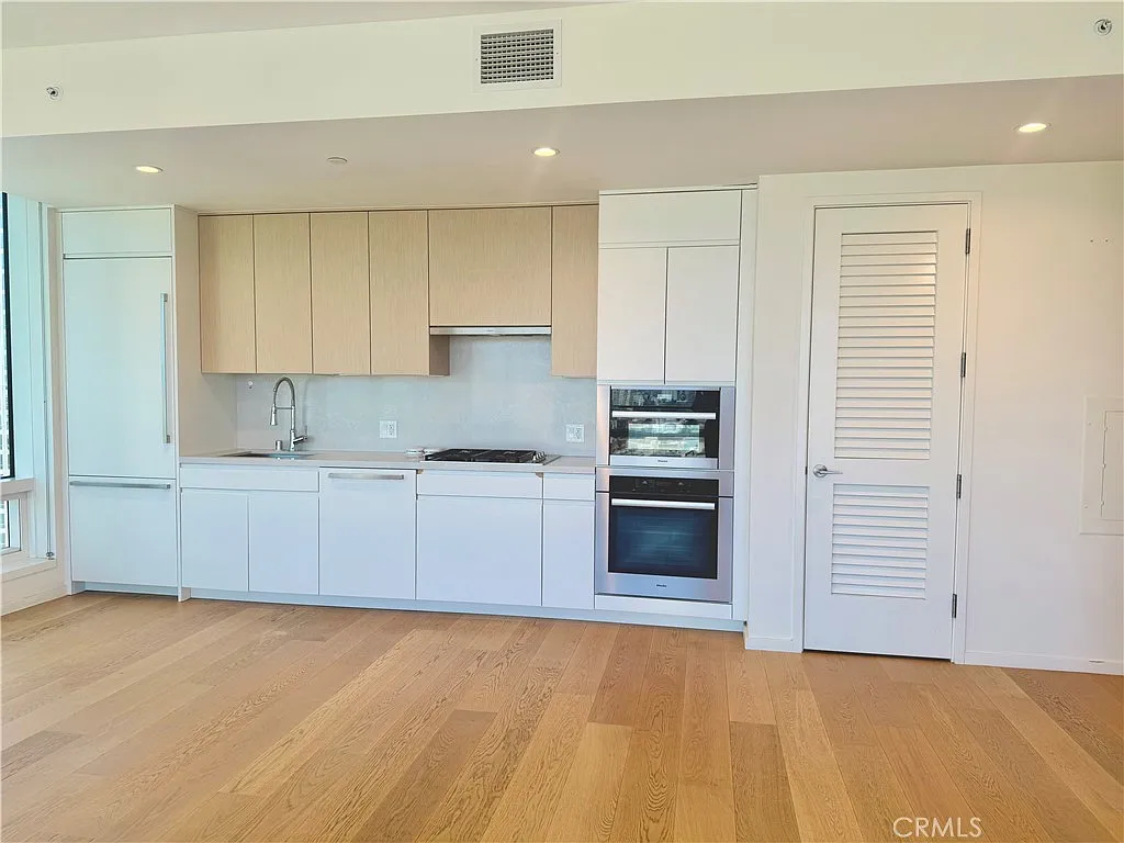 1 bed, 828 sqft, $3,100 — Photo 2