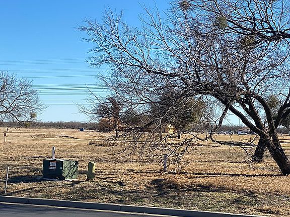 5th image of 1705 Crystal Point Dr