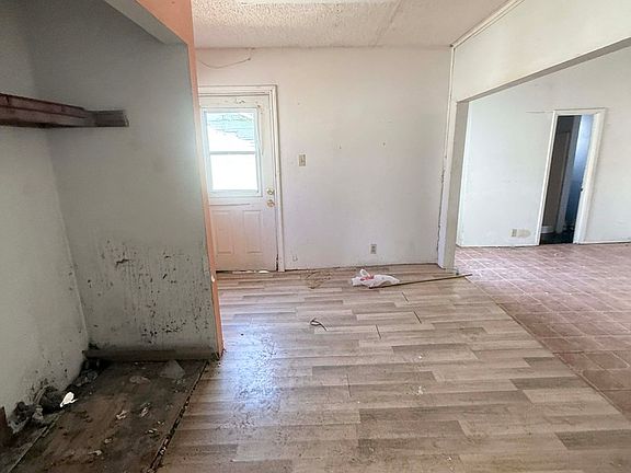 5th image of 523 Avondale
