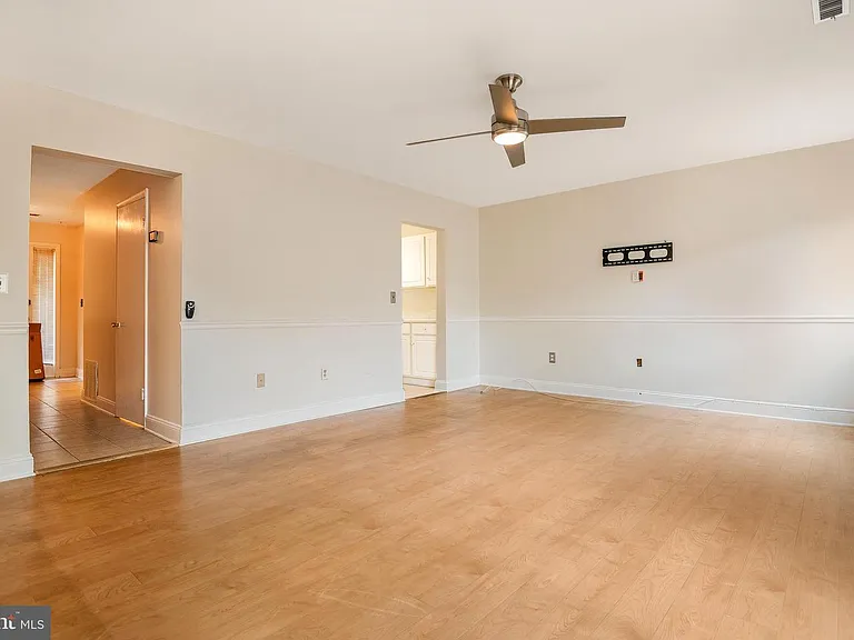 1055 Cedar Ridge Ct — Photo 5