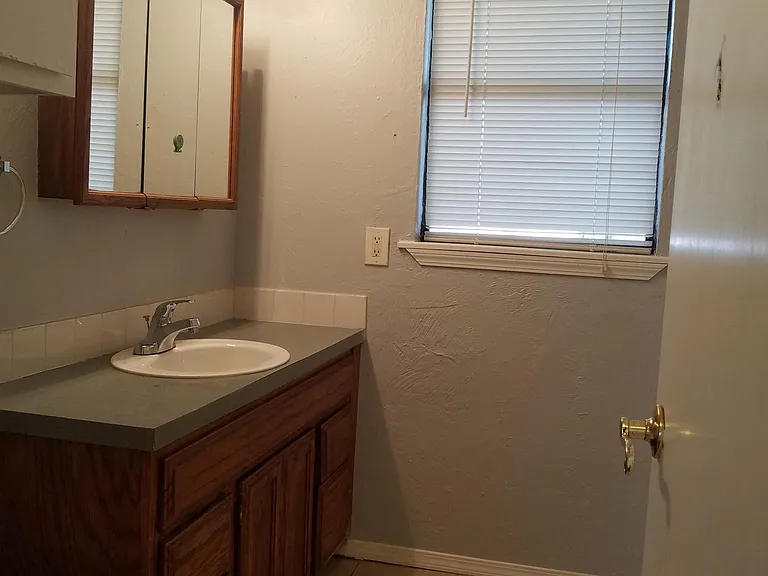 1116 Hazelwood Dr — Photo 4