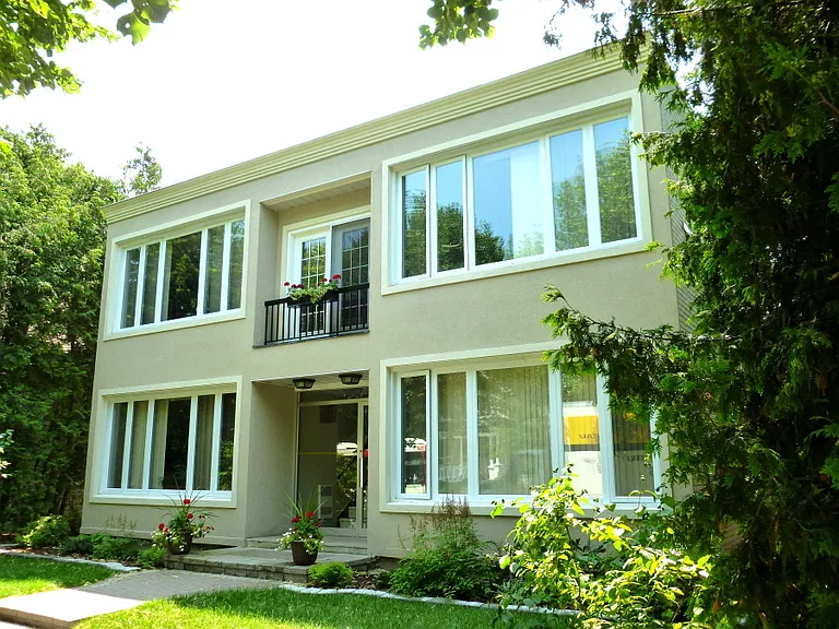 111 Crichton St — Photo 2