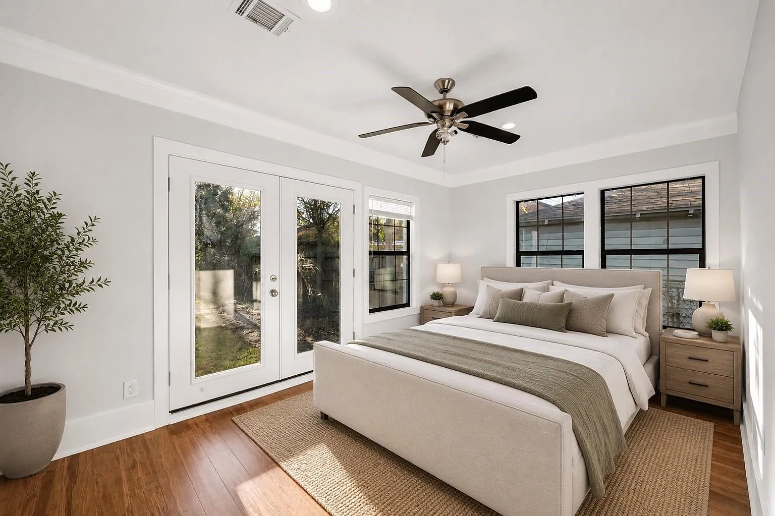 2 bed, 1.0 bath, 800 sqft, $1,849 — Photo 1